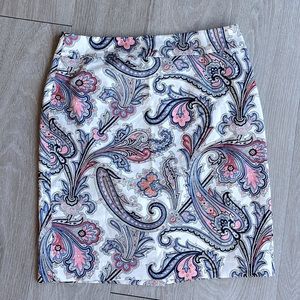 Ann Taylor - Woman’s pencil skirt Paisley Print size 4 Petit